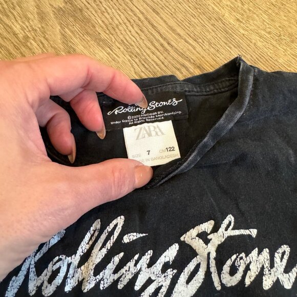 Rolling Stones Kids T-Shirt Black Distressed Logo Graphic Zara Size 7 tee - Picture 4 of 6